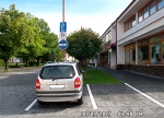 Ďalej pribudli 2 parkovacie miesta bez časového obmedzenia na ulici Štefánikova v pravom rohu námestia (od mestského úradu).
